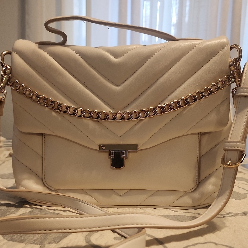 Elegant Cream Handbag with Gold Chain